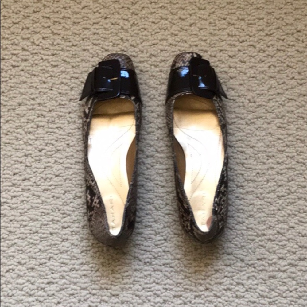 Tahari flats. Size 7, BNWT, Reduced, Trendy